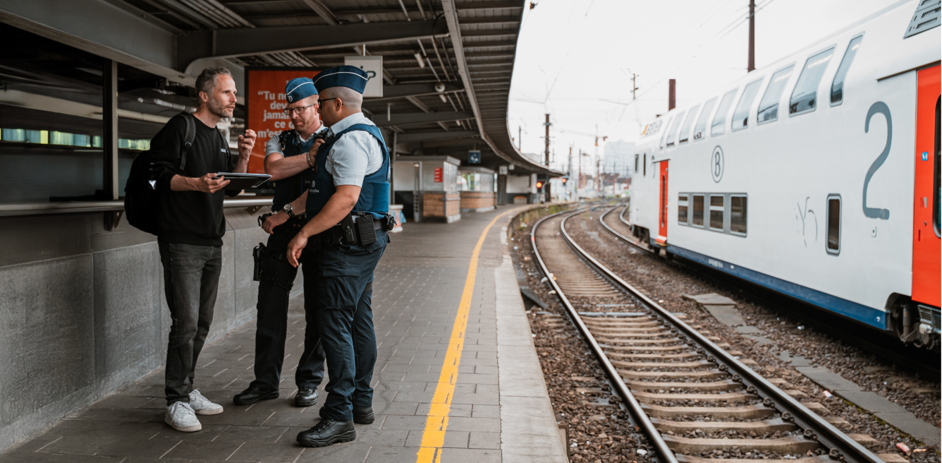 inspecteurs politie op perron